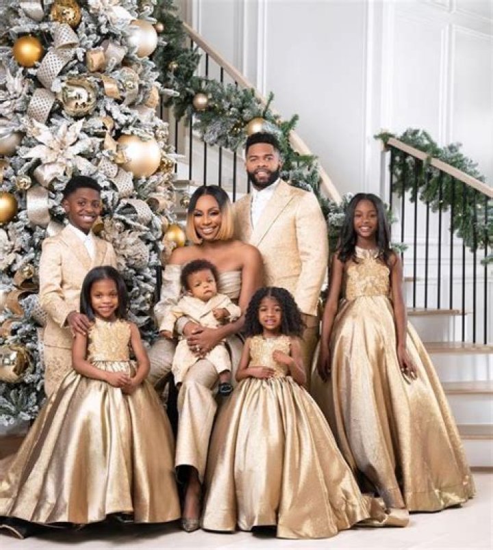 Unveiling The Timeless Elegance Of Black And Gold Family Photoshoots